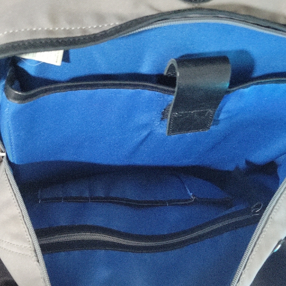 Will Leather Goods Give Will Charcoal and Black Backpack - Picture 4 of 5